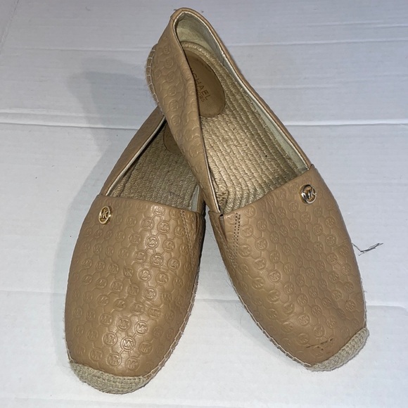EUC Michael Kors embossed logo leather flat espadrilles shoes Tan caramel 10 - Picture 1 of 12